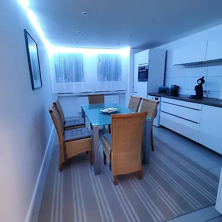 3 - Keine Party ! 6 Personen Apartmán Düsseldorf