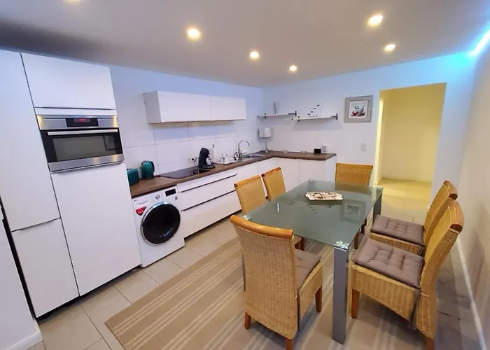 3 - Keine Party ! 6 Personen * デュッセルドルフ